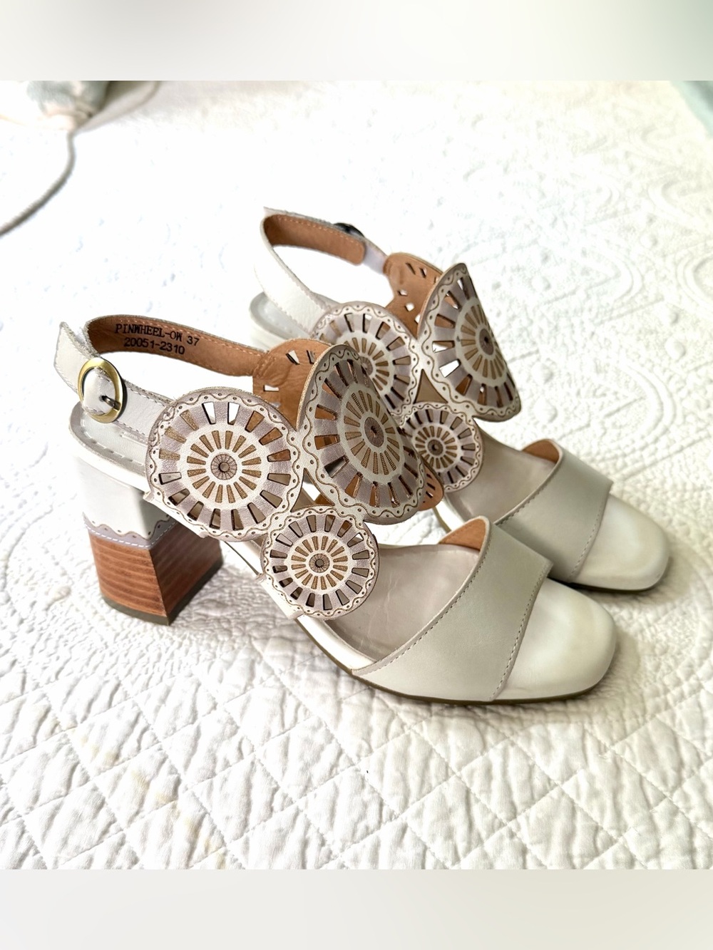 L’Artiste Spring Step Heels Shoes Pinwheel Sz 37 7 1/2
